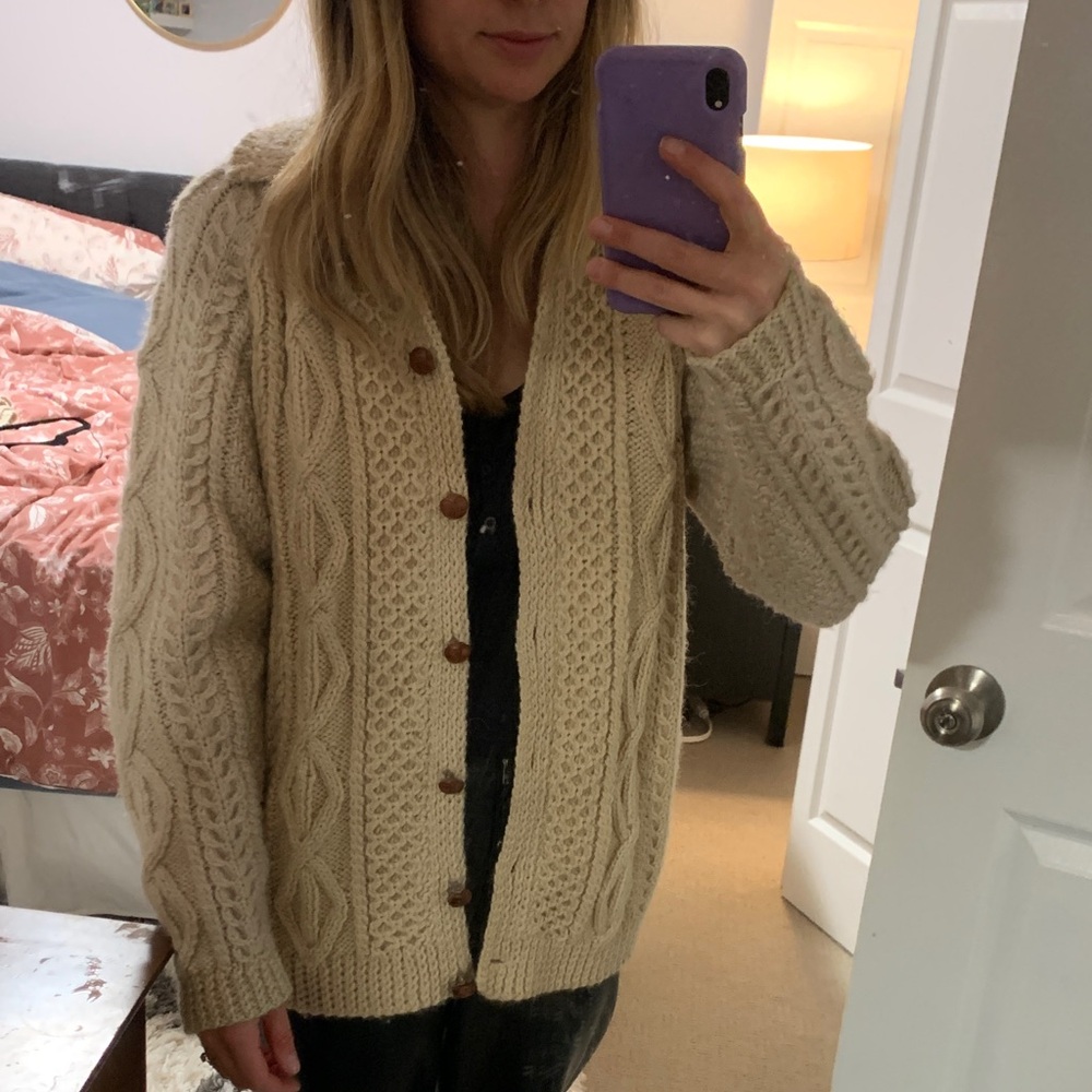 *SOLD* 💙 VINTAGE Handmade 100% Wool Irish Cable Knit Cardigan